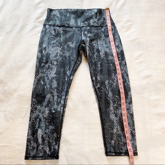 ALO YOGA Black Python Airbrush High Waisted Leggin - Picture 8 of 14